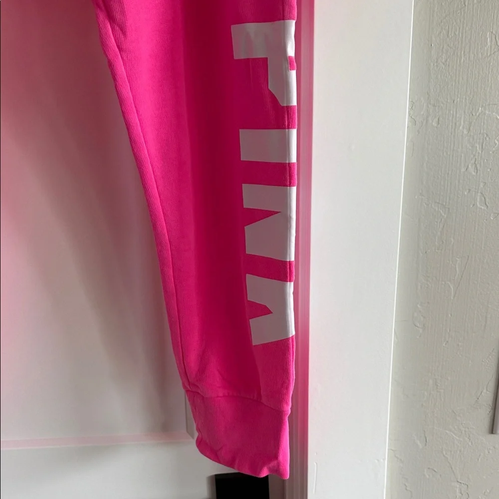 VICTORIA’S SECRET OFF THE SHOULDER LONG SLEEVE TOP & FLEECE JOGGER SET - NWOT - Picture 9 of 14